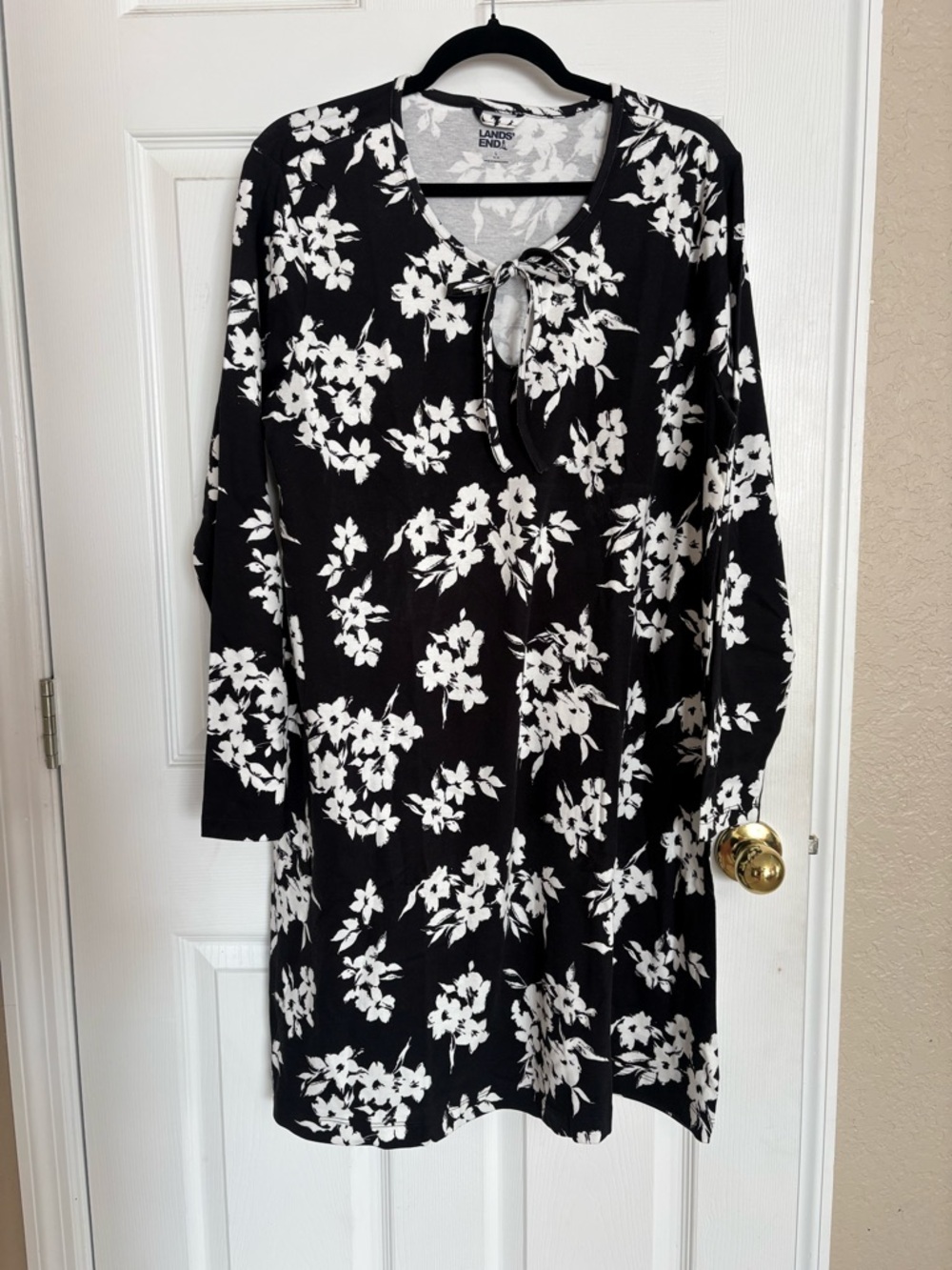 Lands End Black White Floral Dress Long Sleeve Tie Neck Size Large NWOT
